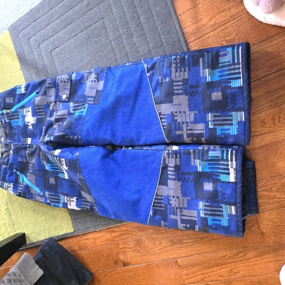 Snowpants - Picture 2 of 5